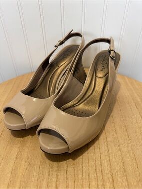 Life Stride Nude Patent Peep-Toe Slingback Heels 8.5 WIDE